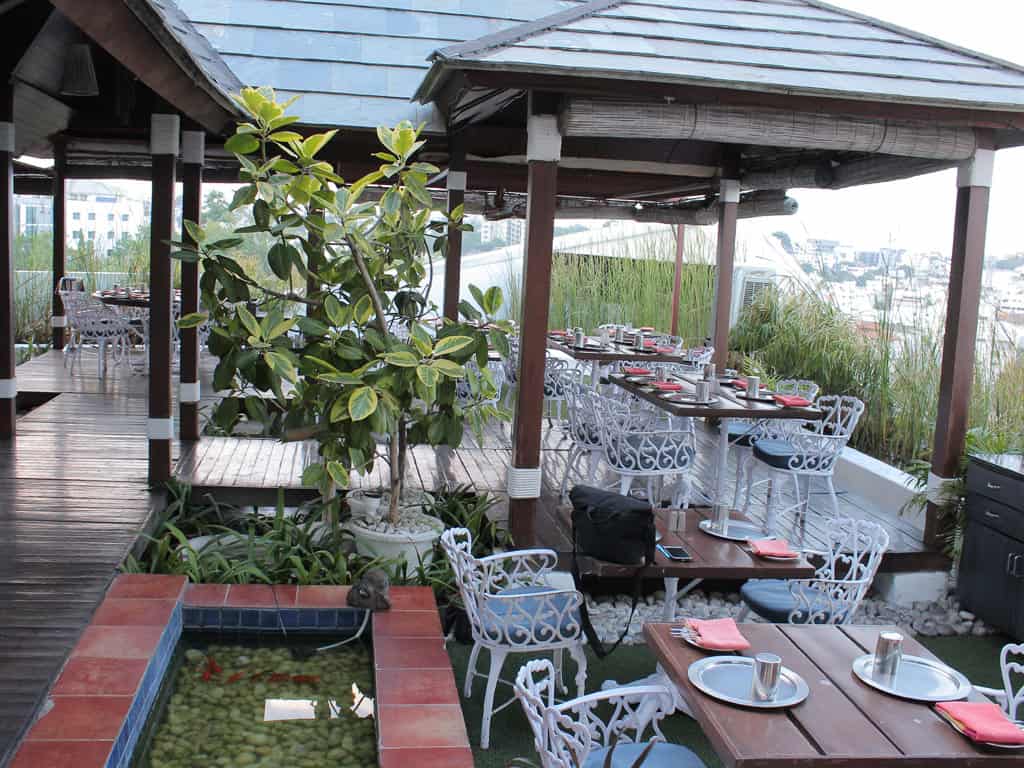 Top 9 Best Places To Eat In Hyderabad | Best Budget Restaurants Hyderabad