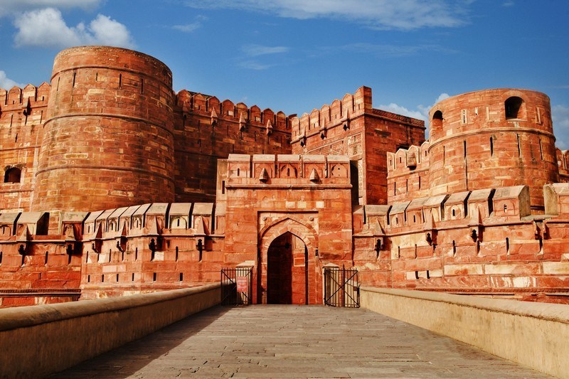 Famous Historical Places to Visit in India is Agra Fort