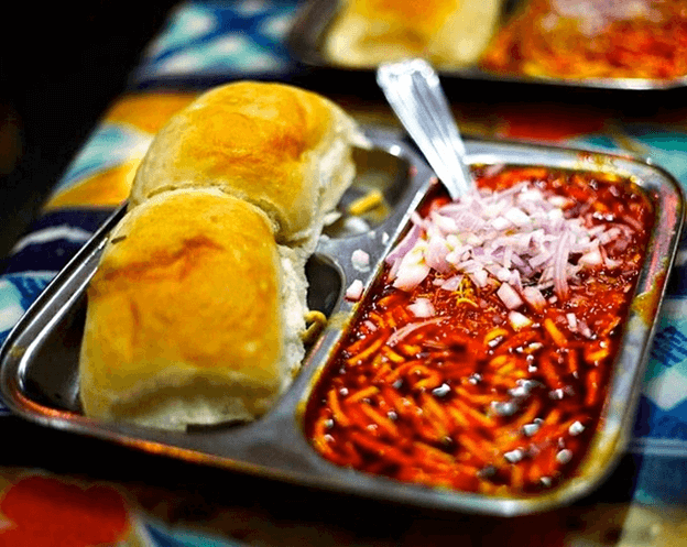 Famous Street Food of Mumbai - misal pav