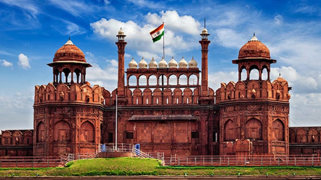 Famous Historical Places to Visit in India is red fort delhi