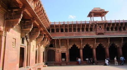 Inside Agra Fort - History, Architecture, Facts, Location, and Visiting Timings