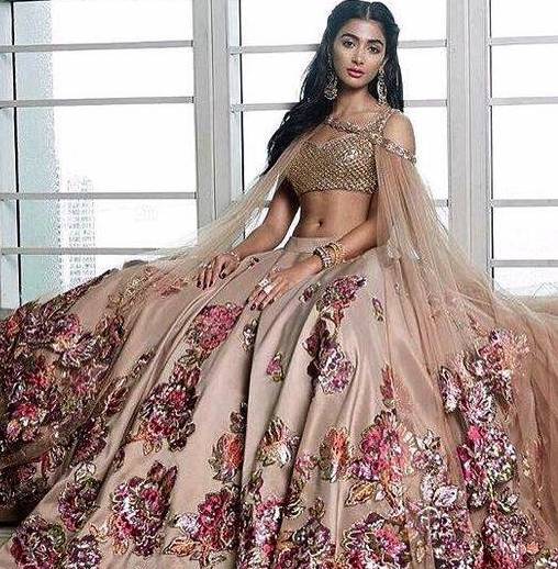 Designer lehenga choli dress on rent for wedding reception in Zirakpur |  RentPeLelo