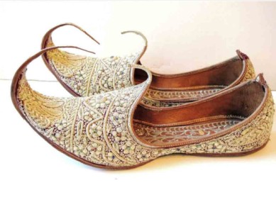 Traditional Indian Shoes For Sale Stock Photo  Download Image Now   Embroidery FlipFlop Asia  iStock